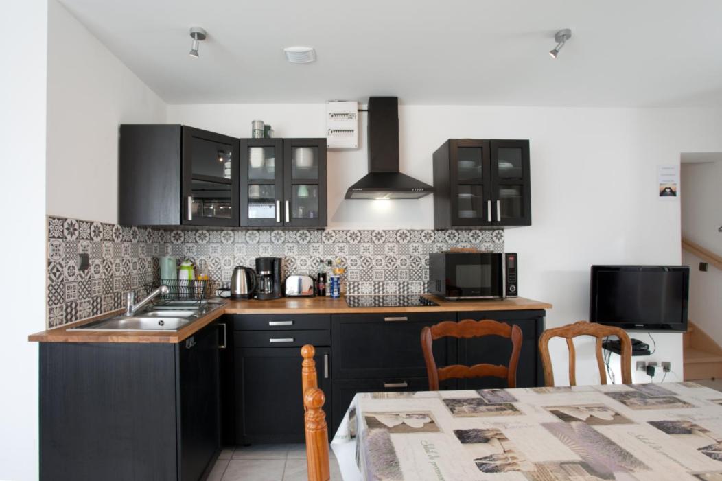 Gite Du Charme Provencal Sénas Екстериор снимка